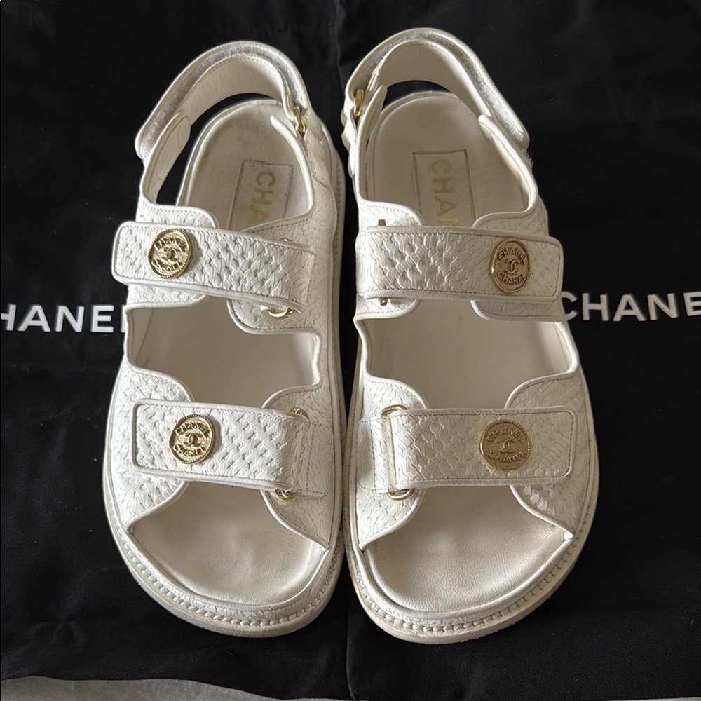 Chanel- White textured leather Dad sandals, 
size 37 😍✨